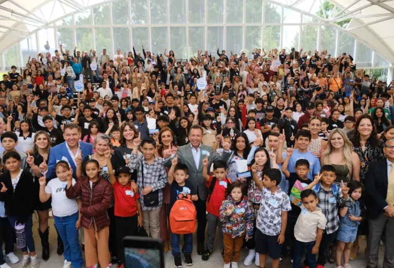 Lemus entrega 600 kits para menores con diabetes tipo 1. Lemus entrega 600 kits para menores con diabetes tipo 1.