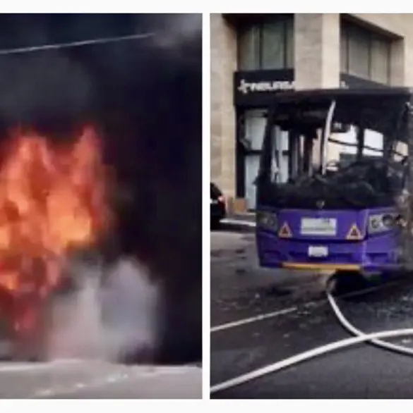 Camión de transporte público se incendia en el Centro Histórico de la CDMX