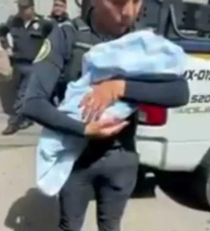 Operadores del Centro de Comando y Control (C2) Poniente alertaron a los oficiales sobre una emergencia en la calle San Diego, donde un menor estaba en riesgo. SSC.