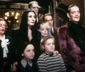 Así lucen los protagonistas de Los locos Addams tras 34 años