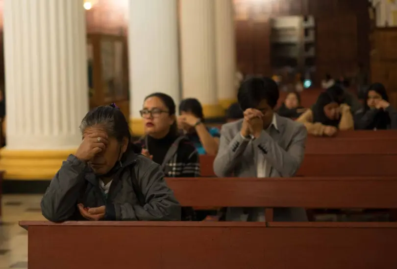 La religión católica ha disminuido su número de fieles en México. La religión católica ha disminuido su número de fieles en México.
