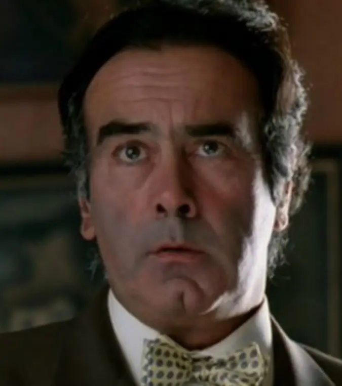 Dan Hedaya interpretó a Tully Alford, el abogado de la familia