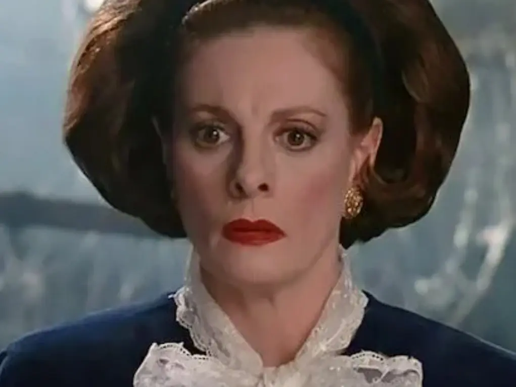 Dana Ivey interpretó a Margaret Alford, la esposa del abogado