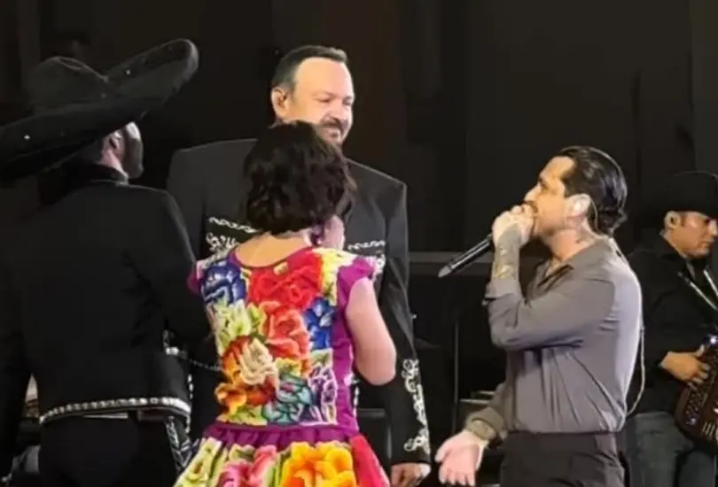 Pepe Aguilar con su familia