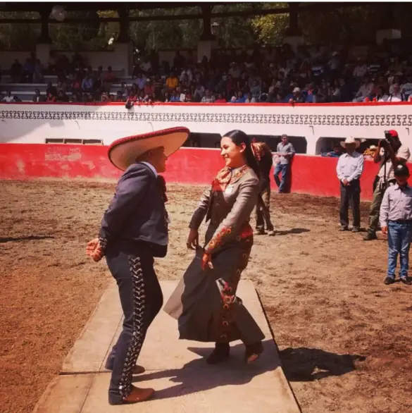 ¡Solteros al ruedo! Charreada nocturna para encontrar amor, música y tradición en CDMX