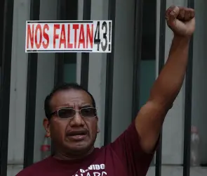 Con profundo pesar: Vidulfo Rosales deja a los padres de los 43; se va con Hugo Aguilar a la SCJN