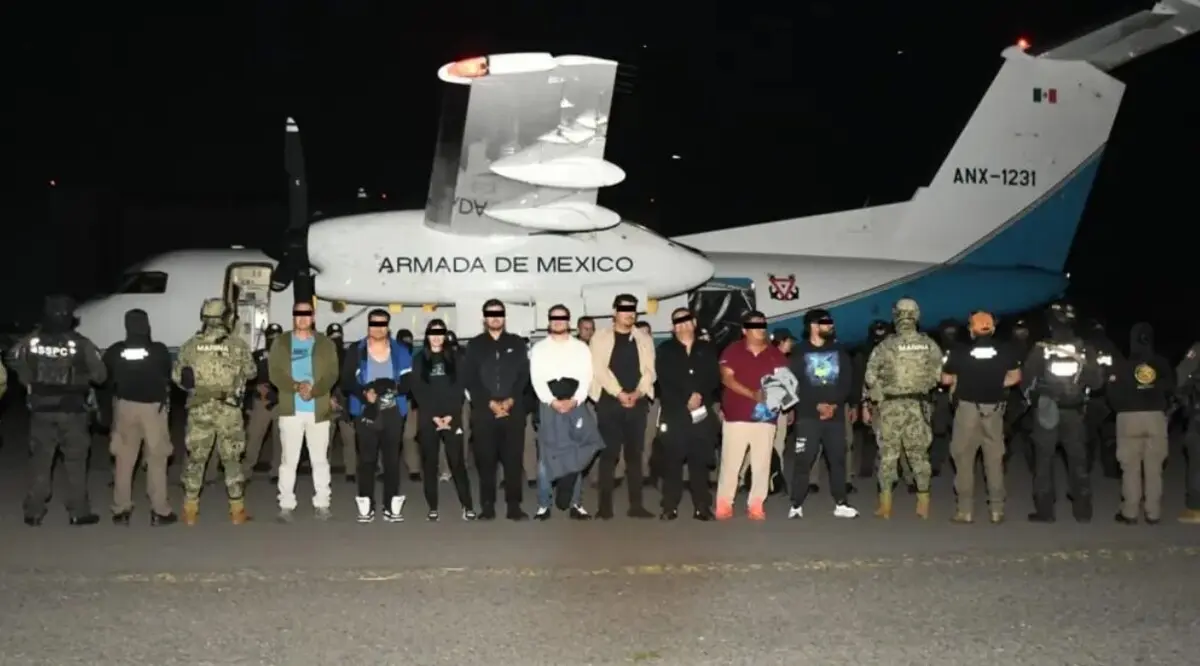  Marina y FGR desarticulan red de tráfico de armas del CJNG. 