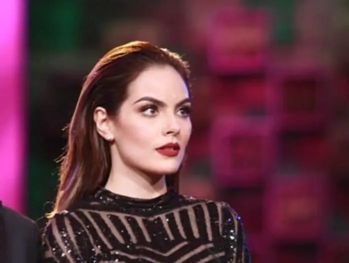 Inició su trayectoria en el modelaje a los 16 años en una agencia dirigida por una de sus tías.