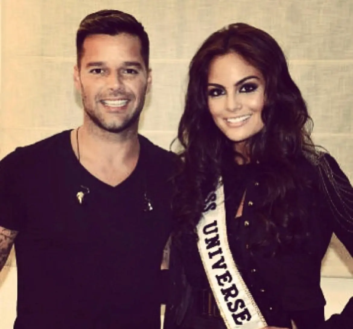 Antes de casarse, tuvo un breve paso por la televisión como actriz y conductora.