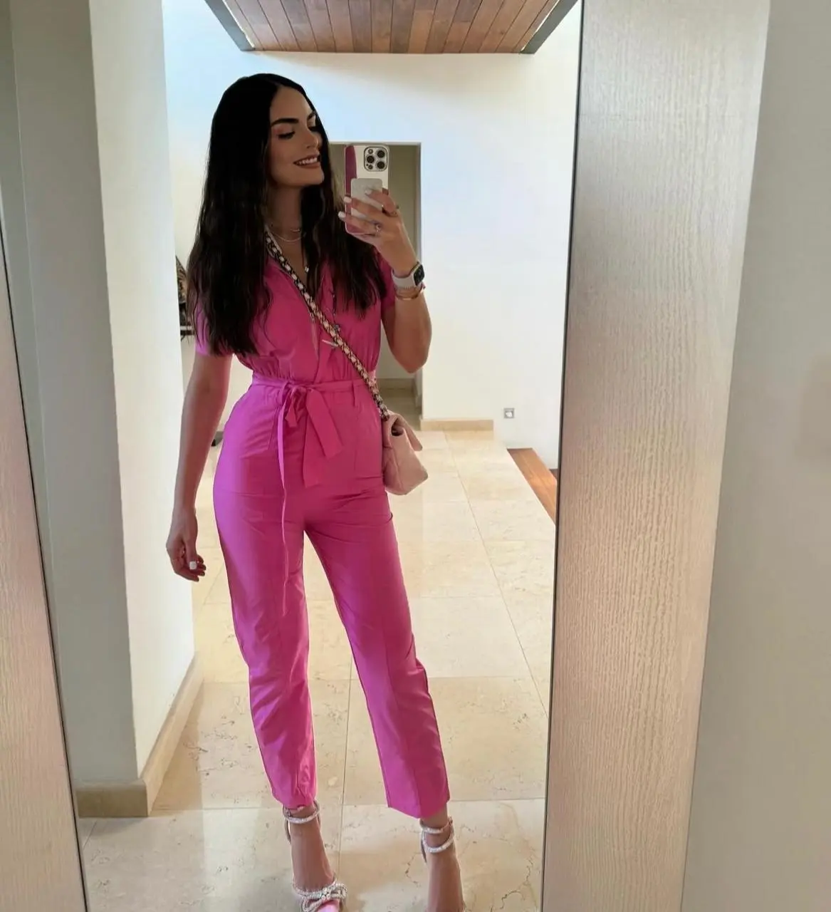 Durante su reinado viajó a 13 países, participó en causas humanitarias y fue portavoz en campañas de prevención contra el VIH y sida.