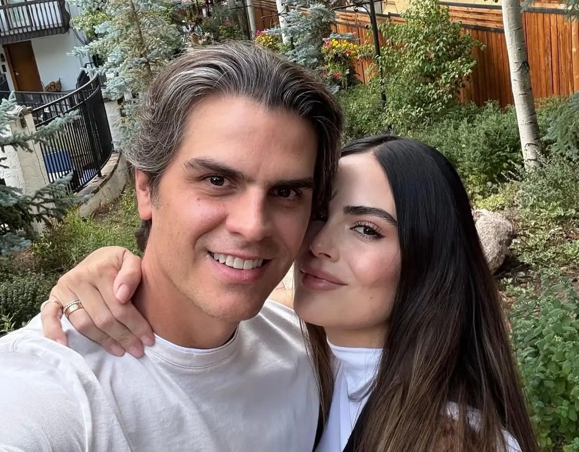 Contrajo matrimonio en 2017 con el empresario y político Juan Carlos Valladares. Actualmente tienen tres hijos: Ximena, Juan Carlos y Santiago.