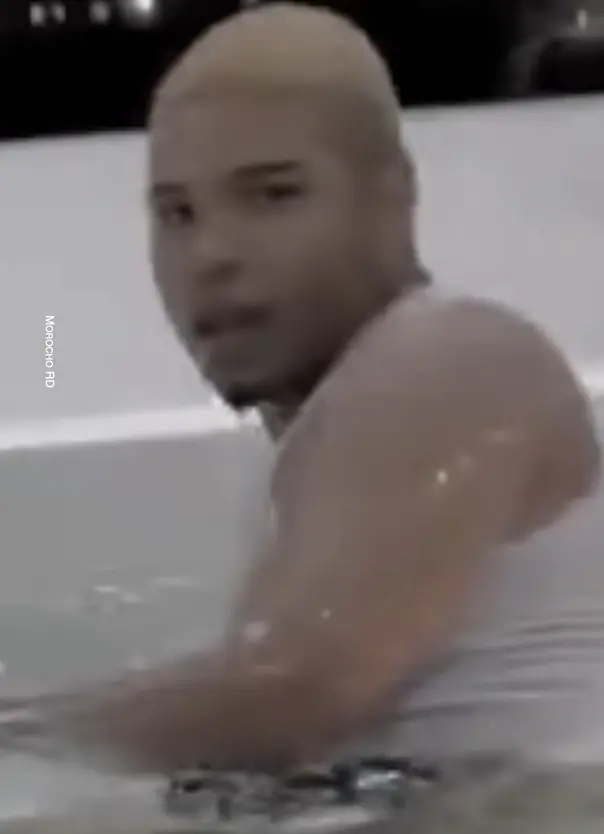 Encuentras a su esposo infiel en jacuzzi Especial