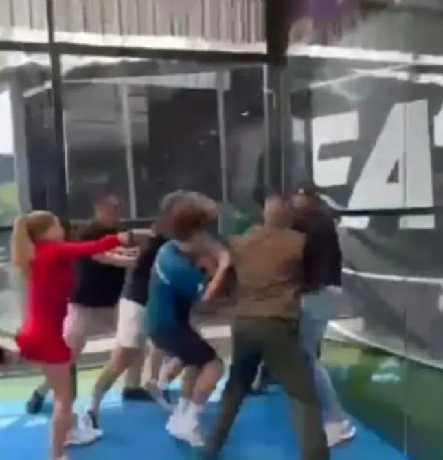 La riña se salió de control y varias personas s sumaron, afirma. Captura de pantala.