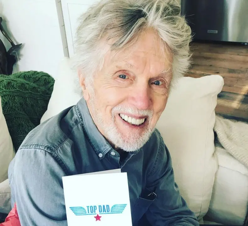 Tiene 91 años, cuatro hijos y está casado con Julie Tokashiki. En fechas recientes trabajó en películas como 'Ted' y 'Un holograma para el rey'.