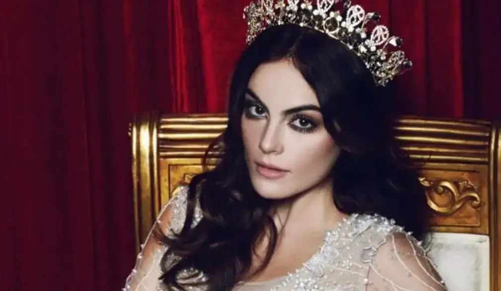 Ximena Navarrete Rosete nació el 22 de febrero de 1988 en Guadalajara, Jalisco.