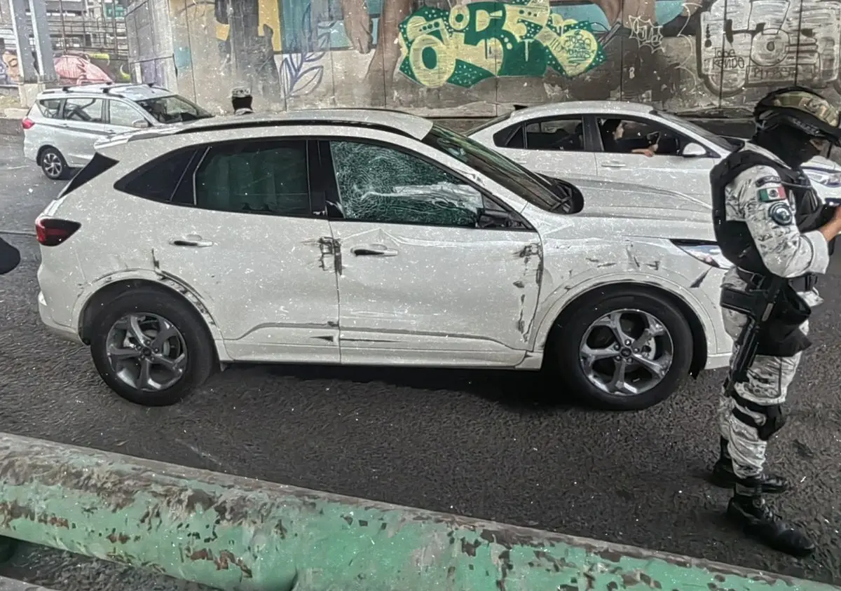 El auto donde viajaba Arístides Guerrero. X: @AlexSanchezMx.