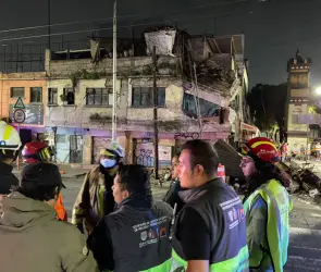 "Que Dios nos socorra": Momento exacto en que se derrumba casa antigua en Gustavo A. Madero