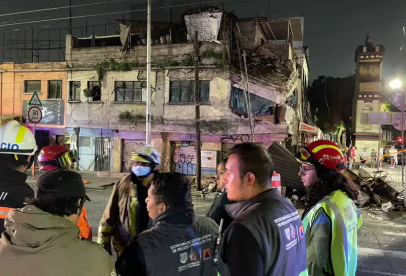 En el inmueble habitaban miembros de familia Núñez González, quienes lograron salir ilesos gracias a la rápida actuación de las autoridades. En el inmueble habitaban miembros de familia Núñez González, quienes lograron salir ilesos gracias a la rápida actuación de las autoridades.