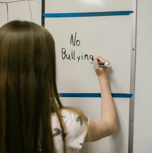 Joven que sufría bullying intoxica con cloro a su acosador; lo llevó en una botella porque se tomaban su agua