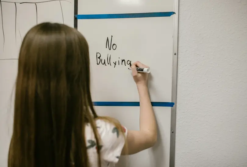 Estudiante víctima de bullying intoxica a su acosador con cloro