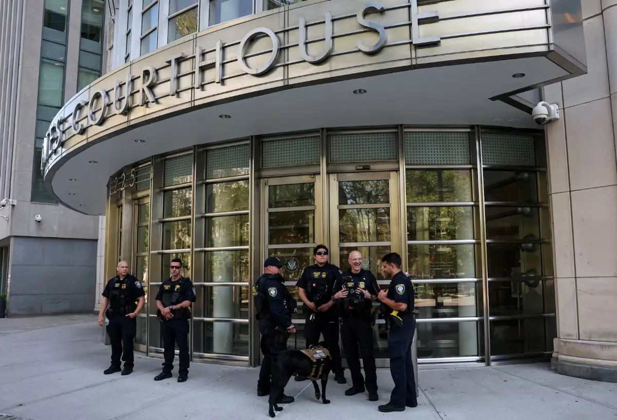 Agentes federales frente al tribunal federal de Brooklyn. Especial