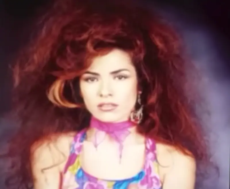 En 1985 se trasladó a la Ciudad de México para iniciar su trayectoria artística.