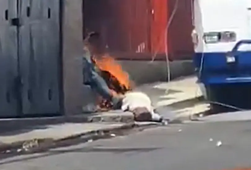 Abuela y nieto mueren electrocutados tras caída de cable Abuela y nieto mueren electrocutados tras caída de cable