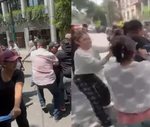Desalojo de 25 familias en la Roma termina en golpes y detenciones en CDMX