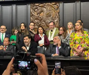 Emiliano González, asesor de Noroña aparece con collarín tras agresión de Alito Moreno