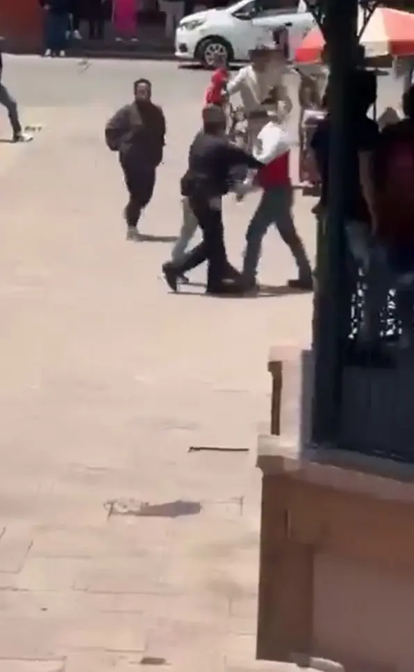 Ciudadano ataca a oficial de tránsitoE Especial