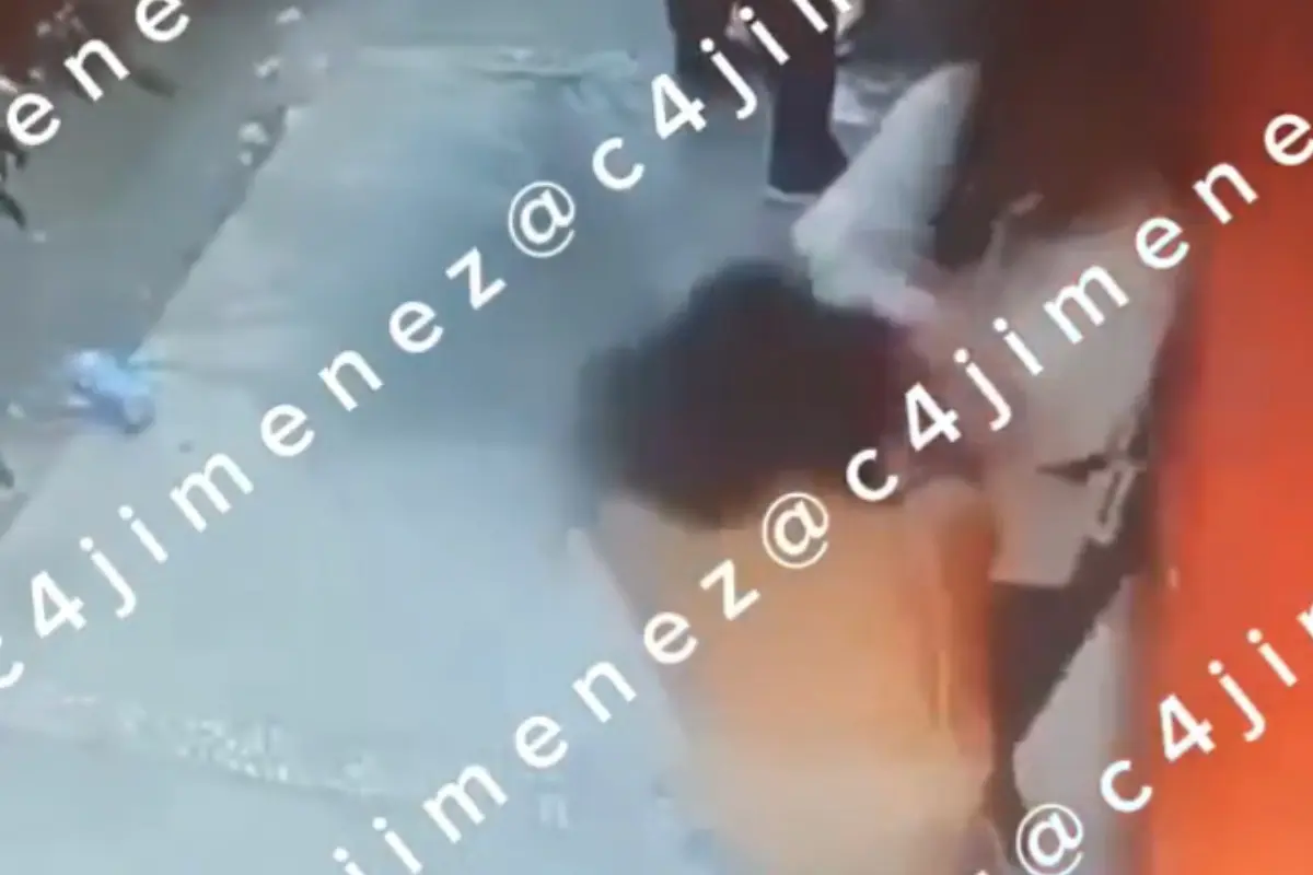 Micheladas y golpes : pelea en chelería clandestina de Ecatepec 
