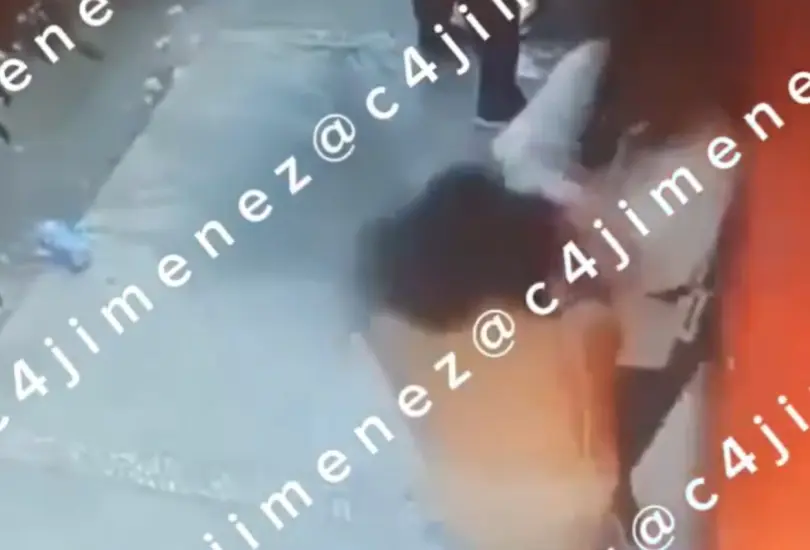 Micheladas y golpes : pelea en chelería clandestina de Ecatepec Micheladas y golpes : pelea en chelería clandestina de Ecatepec