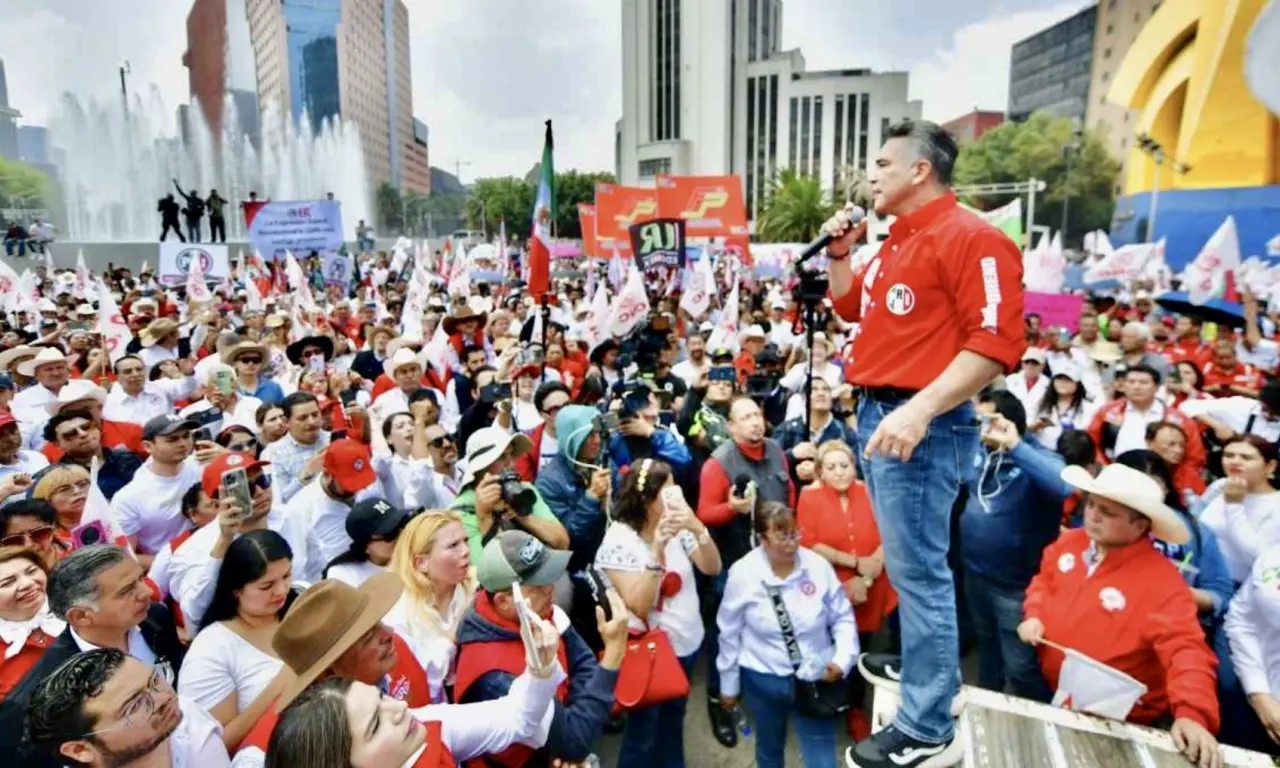  'Alito' encabeza marcha del PRI en CDMX: 'No estás solo', gritan simpatizantes 