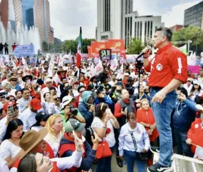 Alito encabeza marcha del PRI en CDMX: No estás solo, gritan simpatizantes