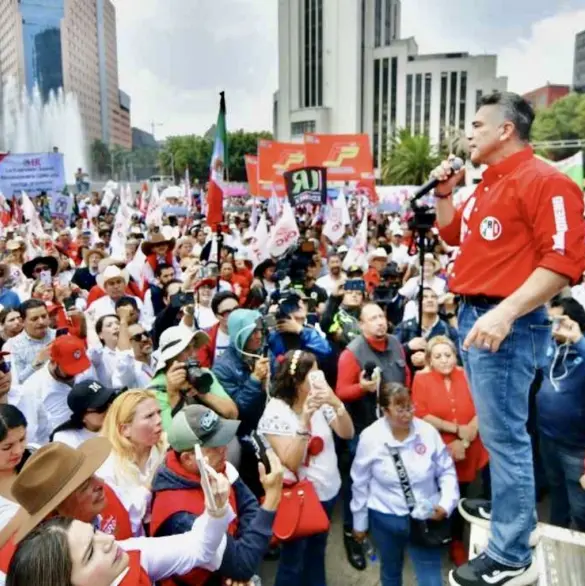 Alito encabeza marcha del PRI en CDMX: No estás solo, gritan simpatizantes