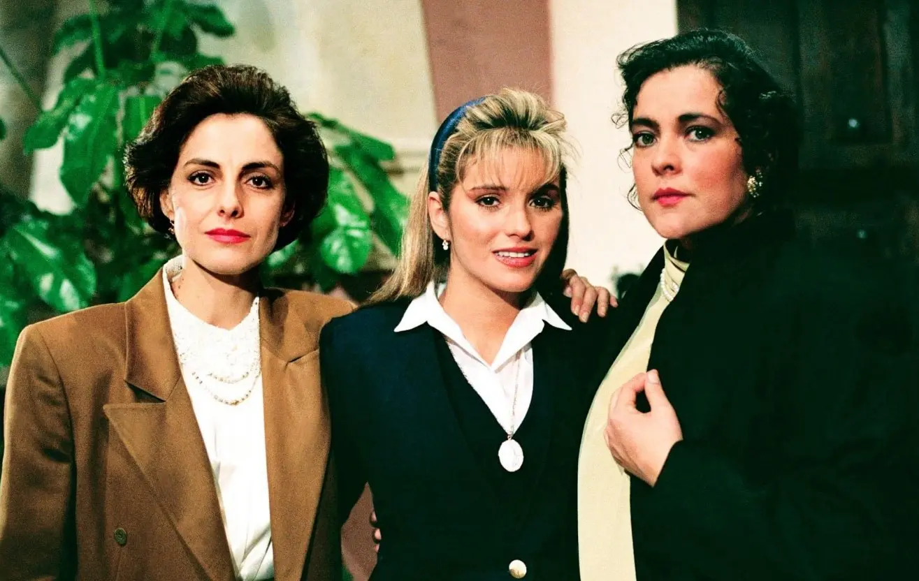 'Cadenas de amargura' fue una popular telenovela de 1991. La trama sigue a Cecilia, una joven que vive con sus tías tras la muerte de sus padres; una de ellas la quiere como una madre, pero la otra le hace la vida imposible. ¿Qué fue del elenco de 'Cadenas de amargura' después de 34 años?