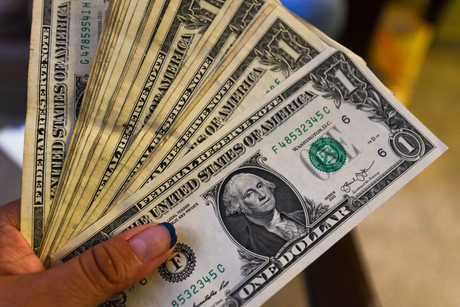 El precio promedio del dólar este martes 9 de junio de 2026 se ubica en 17.39 pesos por unidad. Archivo.