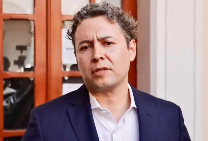 Aspirante a rectoría de la BUAP se desmaya tras quedar fuera del proceso Aspirante a rectoría de la BUAP se desmaya tras quedar fuera del proceso