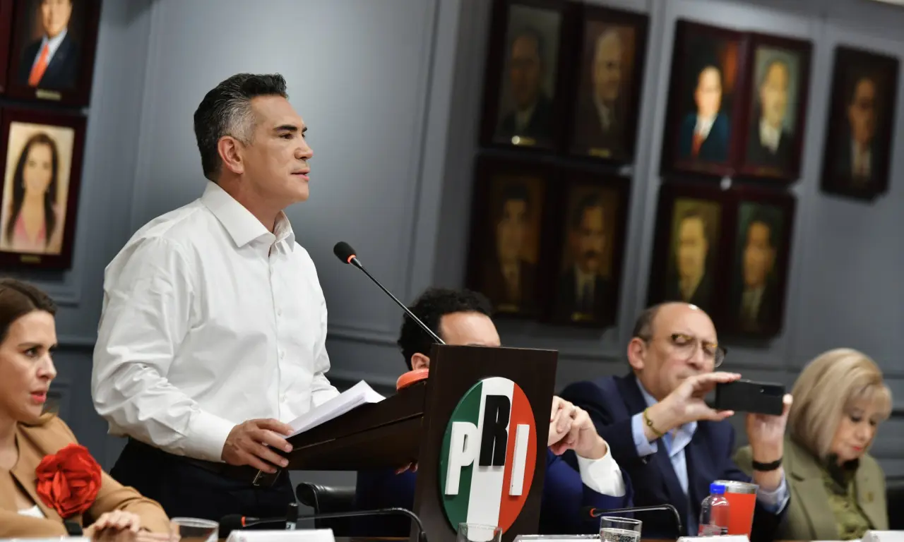  Alito Moreno denuncia a Fernández Noroña ante la FGR por amenazas y agresiones 