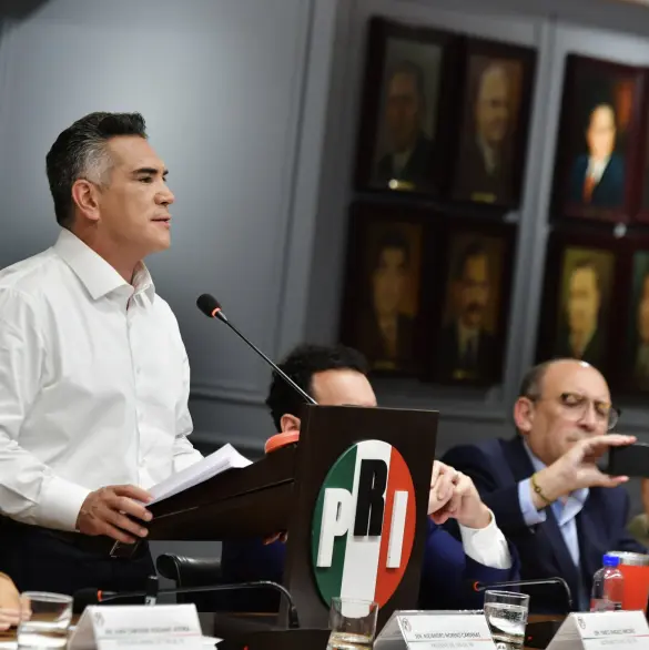 Alito Moreno denuncia a Fernández Noroña ante la FGR por amenazas y agresiones