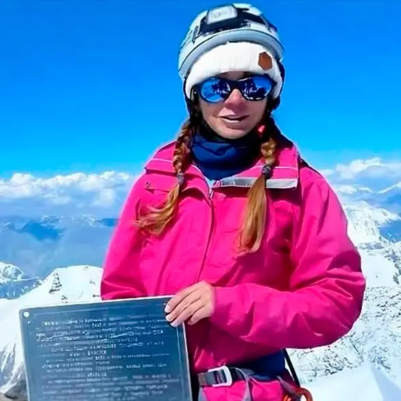 Dan por muerta a alpinista atrapada en Pico Pobeda; no hay manera de rescatarla