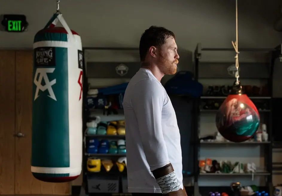 Cuenta atrás: Canelo v Crawford (4 de septiembre). Canelo Álvarez y Terence Crawford nos muestran su entrenamiento -y vida personal- mientras se preparan para el combate.