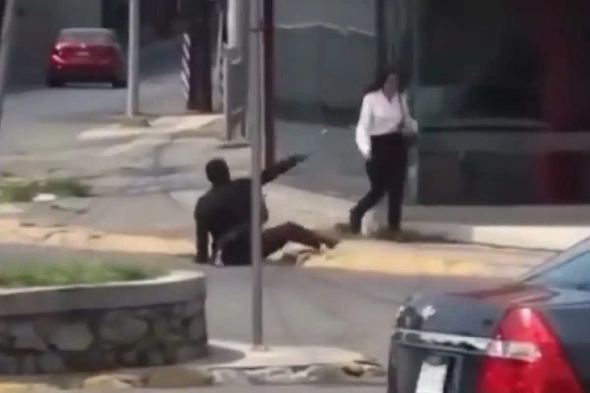  Indigente lanza piedra al rostro de mujer en Monterrey 