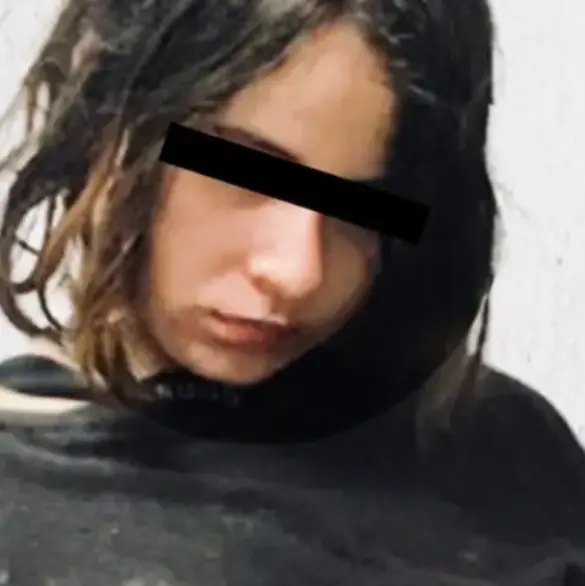 Desaparece Karla Fernanda, joven con esquizofrenia acusada de matar a su madre; se habría fugado con un exreo