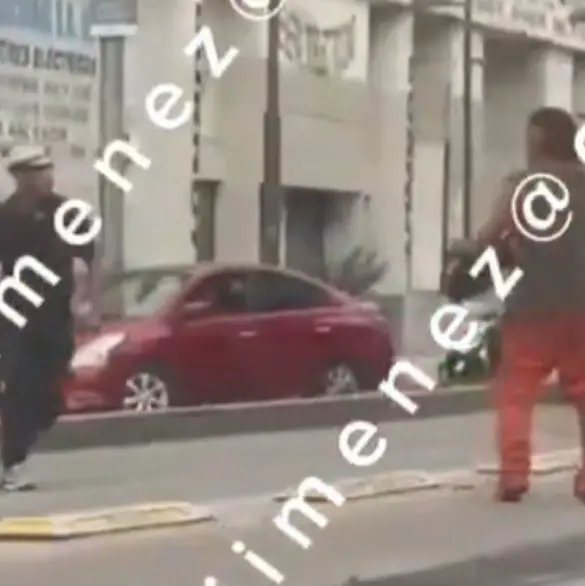 Sujetos arman violenta pelea en carril del Metrobús por "amor" de una mujer 