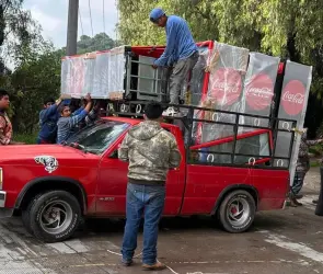 Accidente en la México-Querétaro desata rapiña de refrigeradores