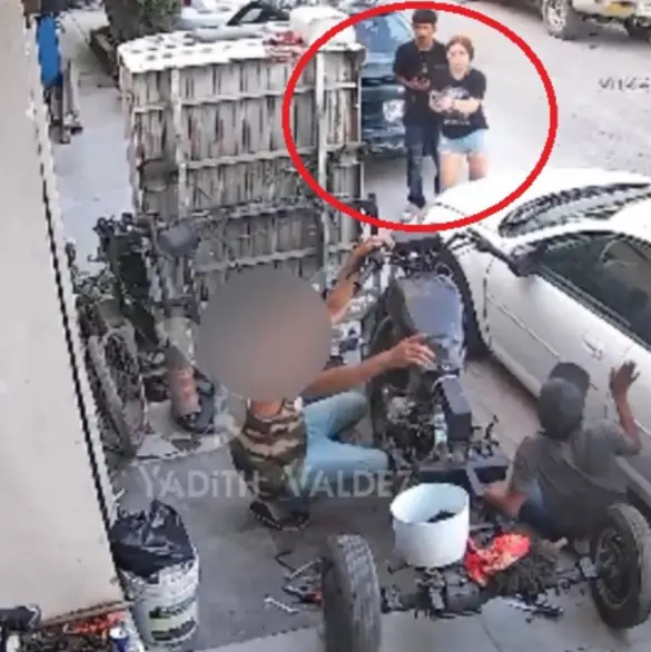 Captan momento en que joven sicaria asesina a balazos a hombre en Nuevo León