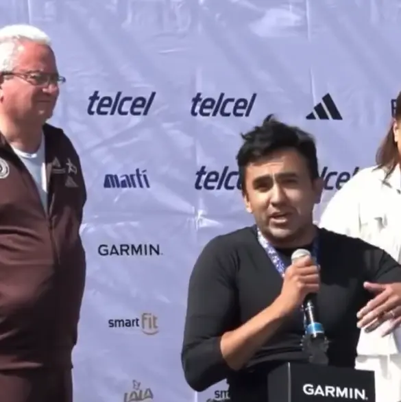Frente a Brugada, segundo lugar en silla de ruedas del Maratón denuncia baches que ocasionaron accidentes en la carrera