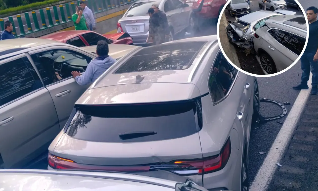  Así quedaron los autos de la carambla de la México - Cuernavaca. 