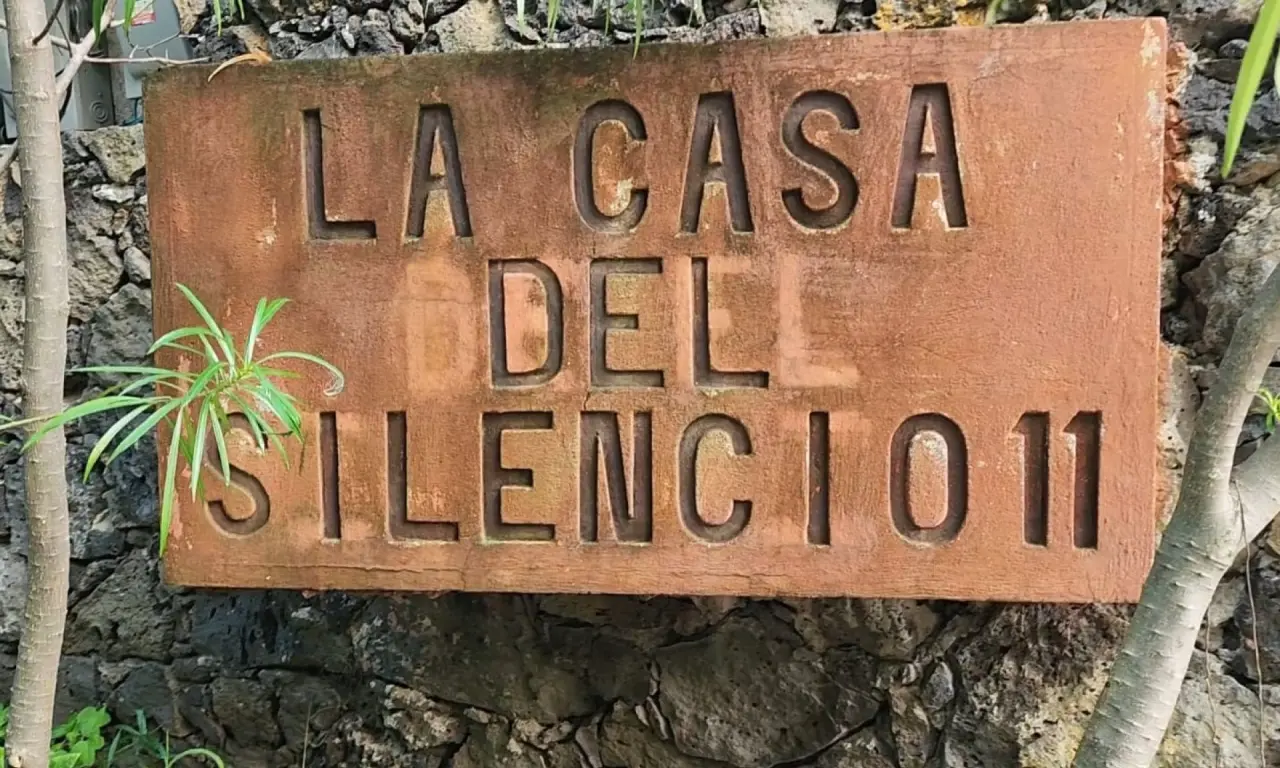  La tensión escaló cuando un grupo de aproximadamente 20 comuneros de San Juan Tlacotenco y de la cabecera municipal se manifestó la semana pasada frente al portón de la propiedad. 